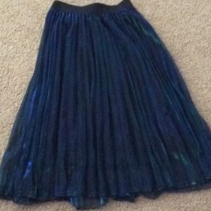 Color changing pleated skirt